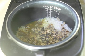 快手菜香肠咖喱饭的做法步骤7