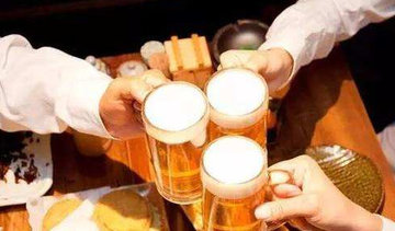 蛏子能和啤酒一起吃吗?喝啤酒能吃蛏子吗 蛏子能和啤酒一起吃吗?喝啤酒能吃蛏子吗