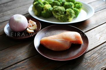蒜香鸡胸西兰花的原料