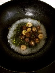 快手菜香菇西兰花的做法步骤4