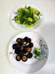 快手菜香菇西兰花的原料