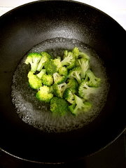 快手菜香菇西兰花准备工作