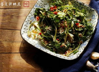 香菜拌虾皮的做法