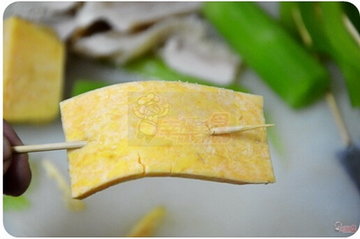 石锅麻辣牛肚串串步骤6