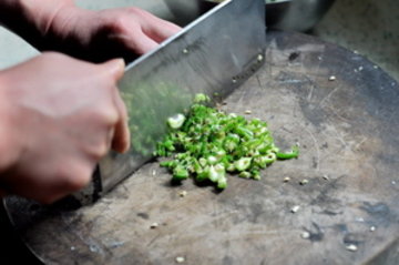 虎皮烧椒拌牛肚步骤4