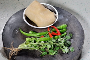 虎皮烧椒拌牛肚步骤1