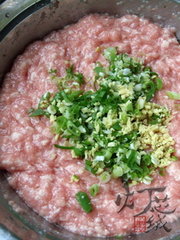 香椿猪肉馅水饺的做法步骤7