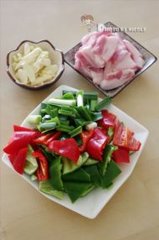 农家小炒肉的做法步骤1