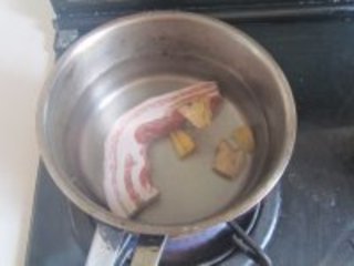 回锅肉的做法步骤1