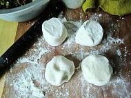 韭菜盒子的做法步骤9