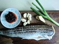 豆豉烧鳕鱼的做法步骤1