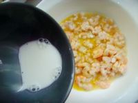 虾仁滑蛋的做法步骤11