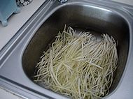 韭黄炒虾仁的做法步骤3