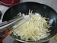 韭黄炒虾仁的做法步骤15