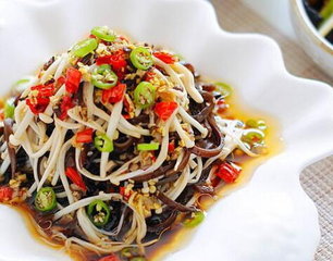 双浇头金针木耳丝的做法步骤