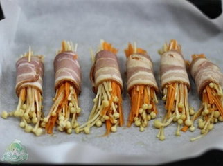 金针菇胡萝卜培根卷的做法步骤6