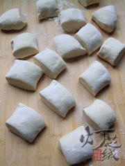 小白菜土猪肉粉条包子的做法步骤13