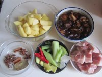 土豆香菇烧肉的做法步骤1