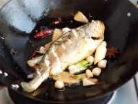 家常焖黄花鱼的做法步骤4