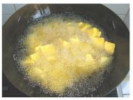 拔丝地瓜的做法步骤2