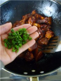 红烧萝卜鸡翅根的做法步骤13
