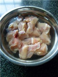 红烧萝卜鸡翅根的做法步骤1