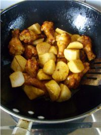 红烧萝卜鸡翅根的做法步骤11