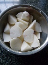 红烧萝卜鸡翅根的做法步骤3