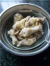 红烧萝卜鸡翅根的做法步骤6