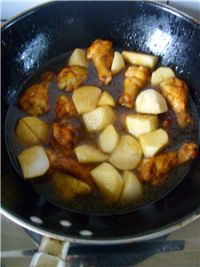 红烧萝卜鸡翅根的做法步骤12