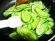 黄瓜炒鸡蛋的做法步骤7