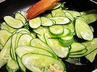 黄瓜炒鸡蛋的做法步骤6