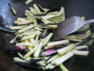 下饭菜鱼香茄子的做法步骤6