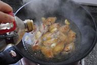 蒜子扣鸡翅的做法步骤10