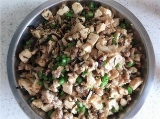 梅干菜豆腐豇豆饼步骤1