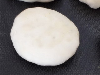 梅干菜豆腐豇豆饼步骤5