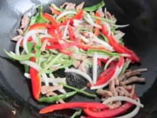 辣椒炒肉丝的做法步骤8