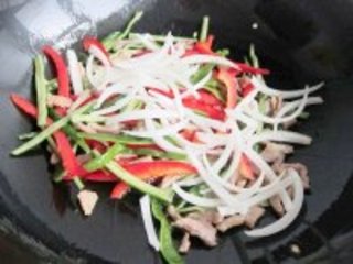 辣椒炒肉丝的做法步骤7