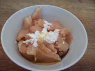 鸡肉炒彩椒的做法步骤2