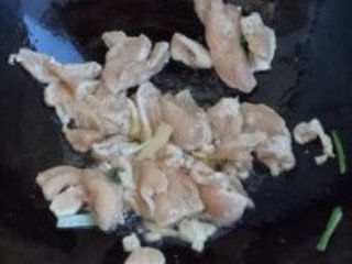 鸡肉炒彩椒的做法步骤6