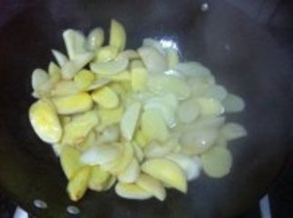 红烧土豆的做法步骤5