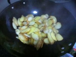 红烧土豆的做法步骤7