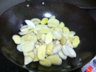 红烧土豆的做法步骤3