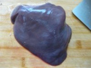 胡萝卜炒猪肝的做法步骤1