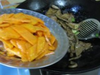 胡萝卜炒猪肝的做法步骤9
