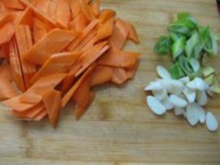 胡萝卜炒猪肝的做法步骤4