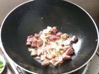 双椒炒腊鸭腿的做法步骤7