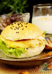 鸡蛋芝士汉堡的做法