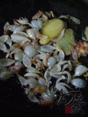 雪菜蚕豆烧黄鱼步骤4