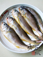 雪菜蚕豆烧黄鱼步骤2